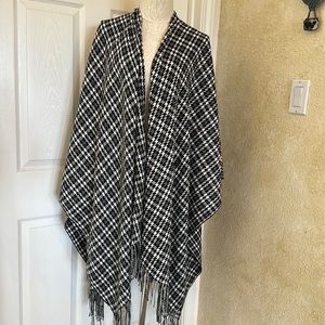 NWT Avenue Herringbone Wrap